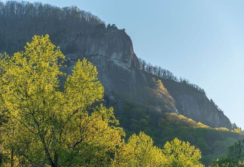 Geneva Hotel & Tiki Bar