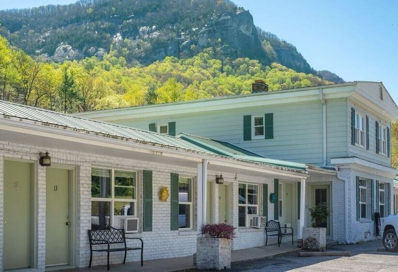 Geneva Hotel & Tiki Bar