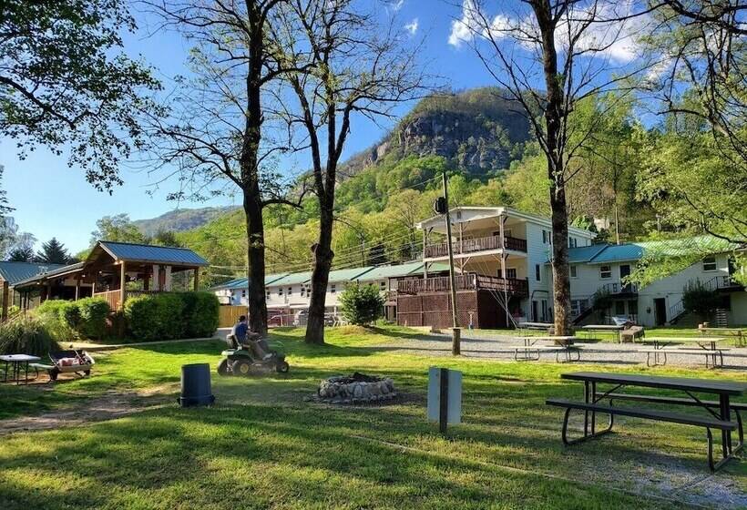 Geneva Hotel & Tiki Bar