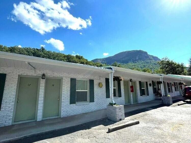 Geneva Hotel & Tiki Bar