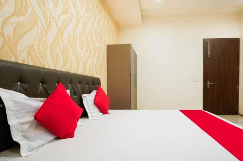 בית מלון כפרי Oyo 76659 Airport