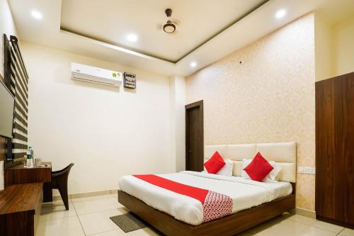 בית מלון כפרי Oyo 76659 Airport