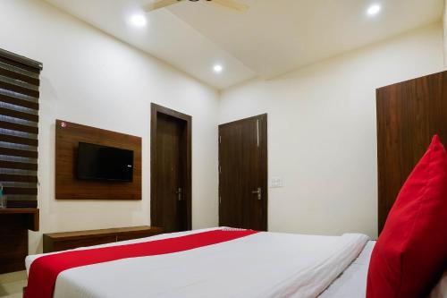 בית מלון כפרי Oyo 76659 Airport