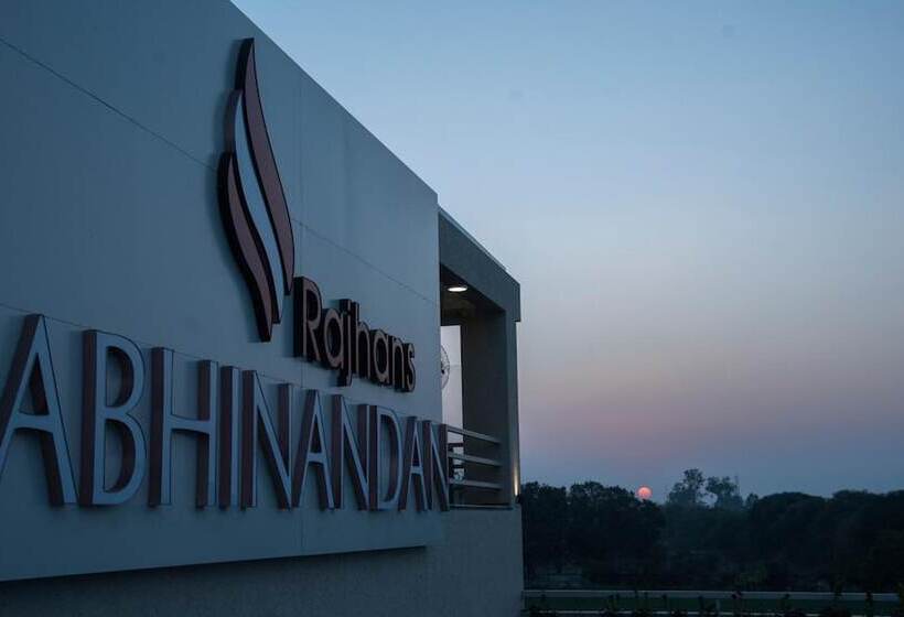 בית מלון כפרי Rajhans Abhinandan