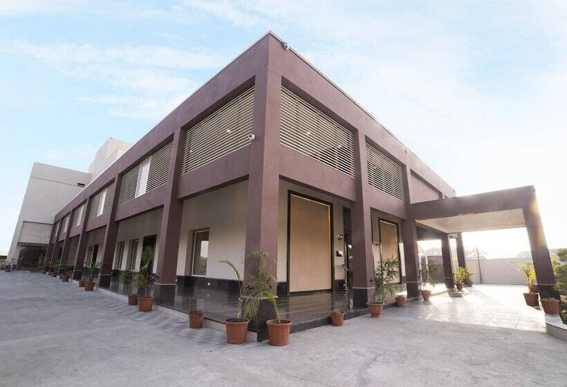 בית מלון כפרי Rajhans Abhinandan