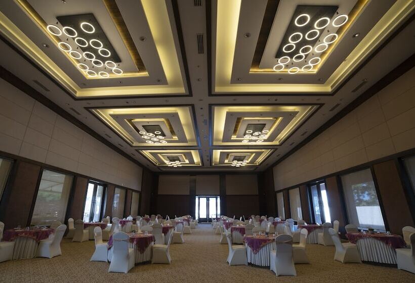 בית מלון כפרי Rajhans Abhinandan