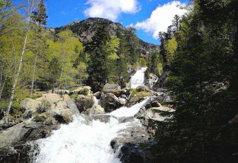 פנסיון Refugio De Conangles