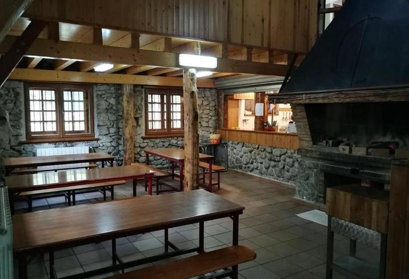 פנסיון Refugio De Conangles