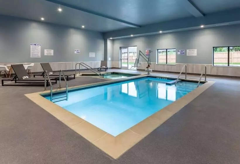 هتل Baymont By Wyndham Madison