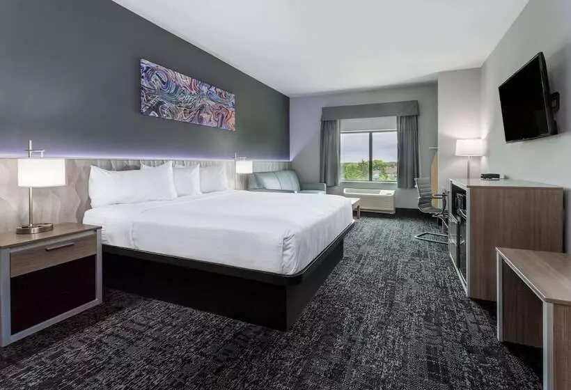 هتل Baymont By Wyndham Madison