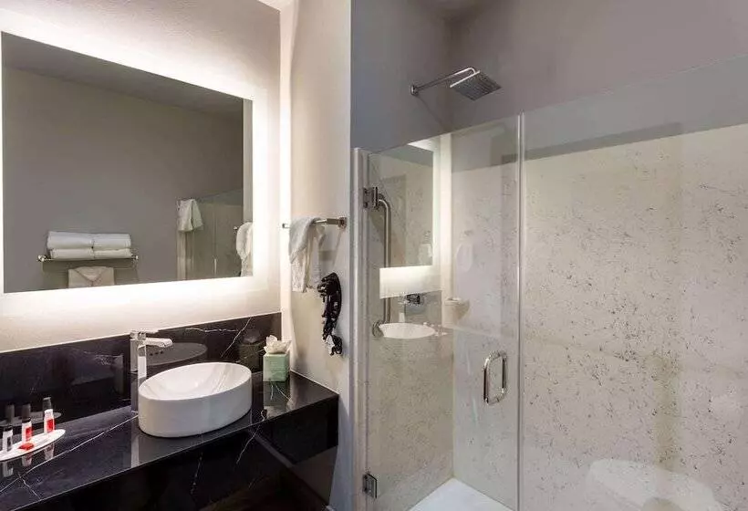 هتل Baymont By Wyndham Madison