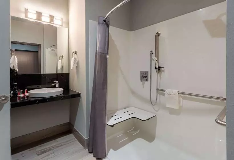 هتل Baymont By Wyndham Madison
