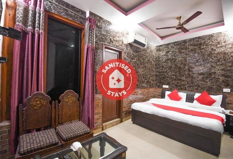 בית מלון כפרי Oyo 67033 Sahil Plaza