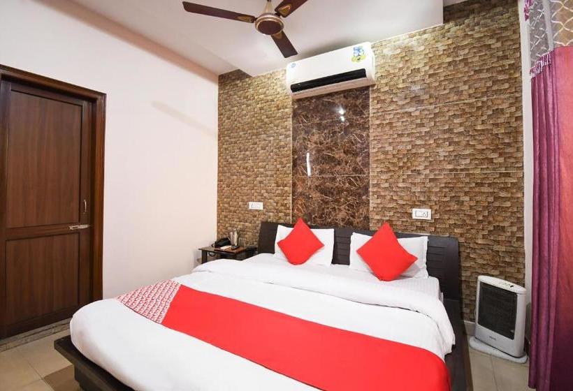 בית מלון כפרי Oyo 67033 Sahil Plaza