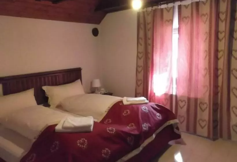 Retkeilymaja Locanda Poncini