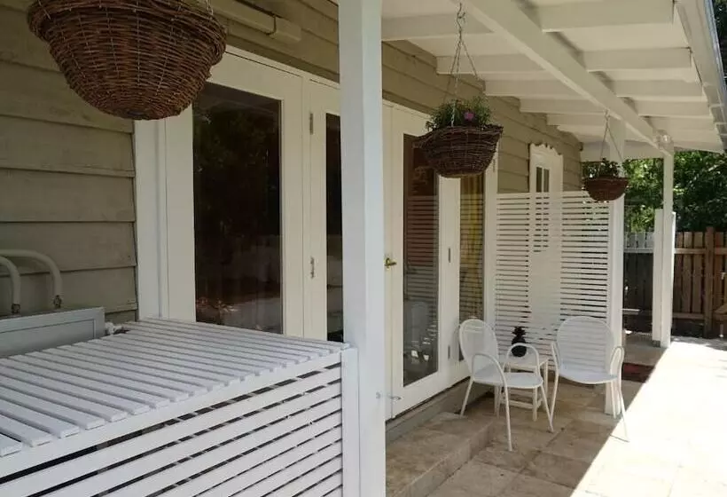 Aamiaismajoitus (B&B) Winston Cottage