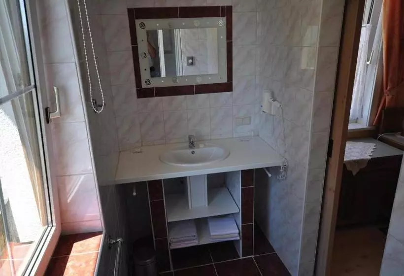 Hotelli Gasthof Zum Kramer