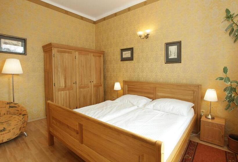 Hotel štekl   Hrubá Skála