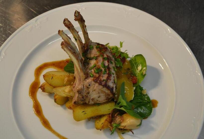 Hotel štekl   Hrubá Skála