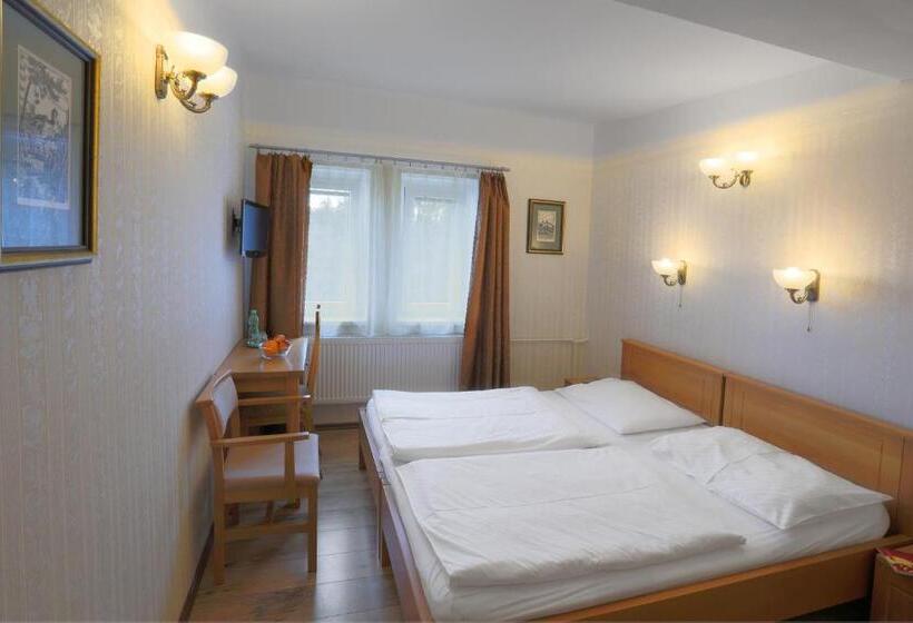 Hotel štekl   Hrubá Skála