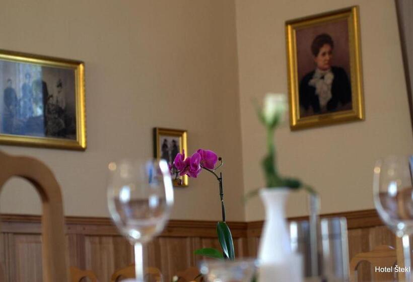 Hotel štekl   Hrubá Skála