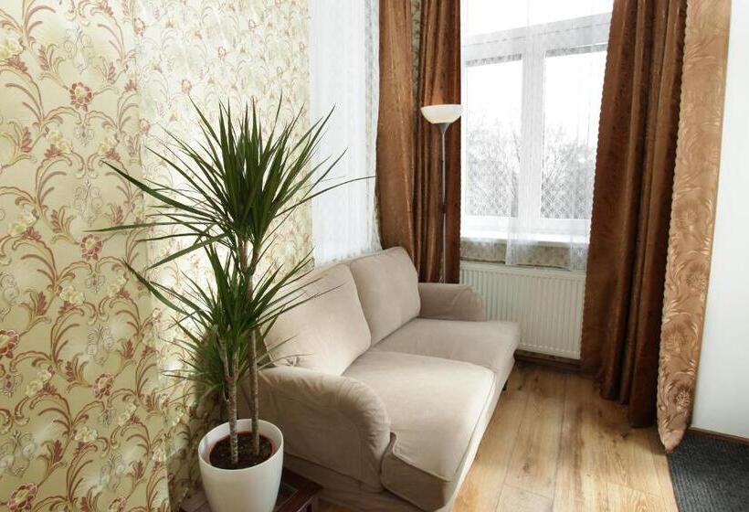 Hotel štekl   Hrubá Skála