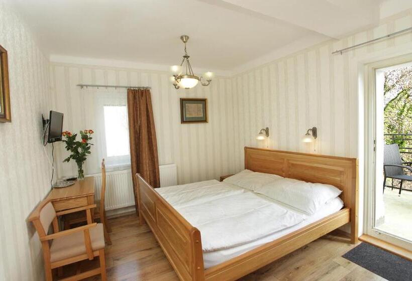 Hotel štekl   Hrubá Skála