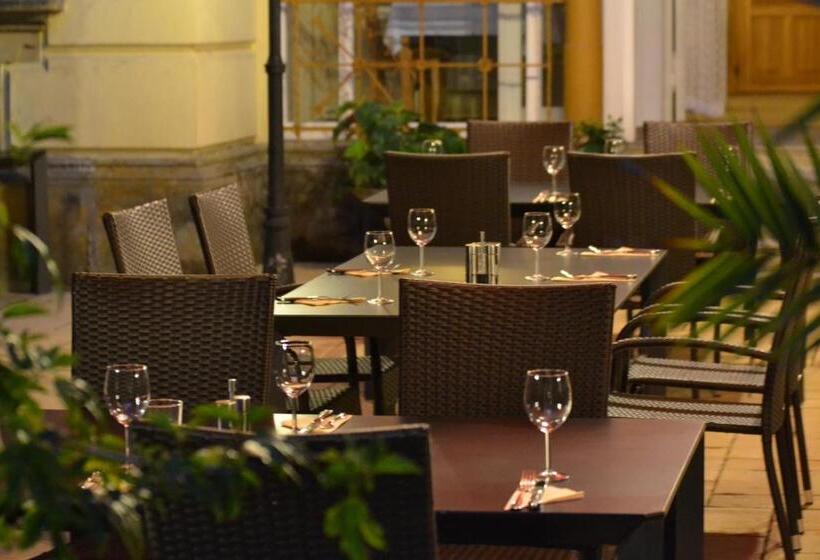 Hotel štekl   Hrubá Skála