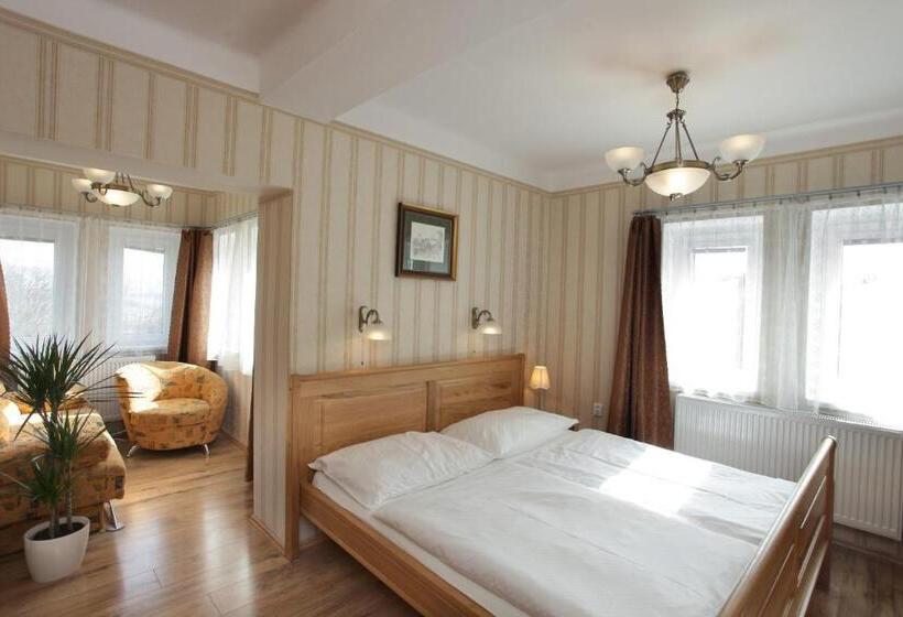 Hotel štekl   Hrubá Skála