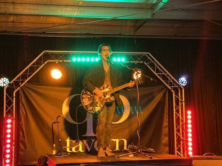 Queensport Tavern And Motel