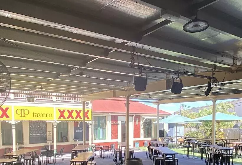 Queensport Tavern And Motel