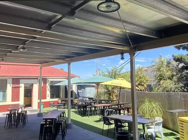 Queensport Tavern And Motel