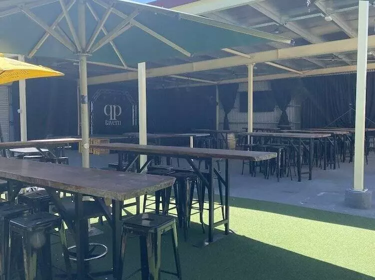 Queensport Tavern And Motel