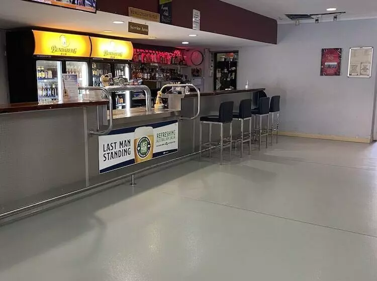 Queensport Tavern And Motel