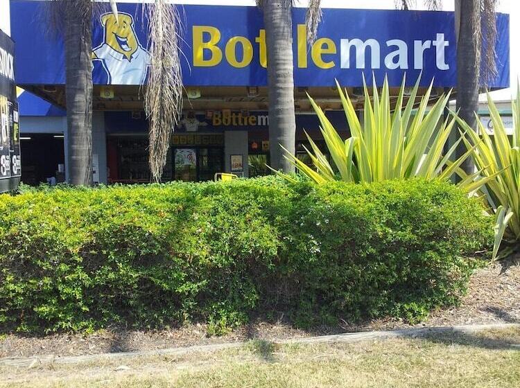 Queensport Tavern And Motel