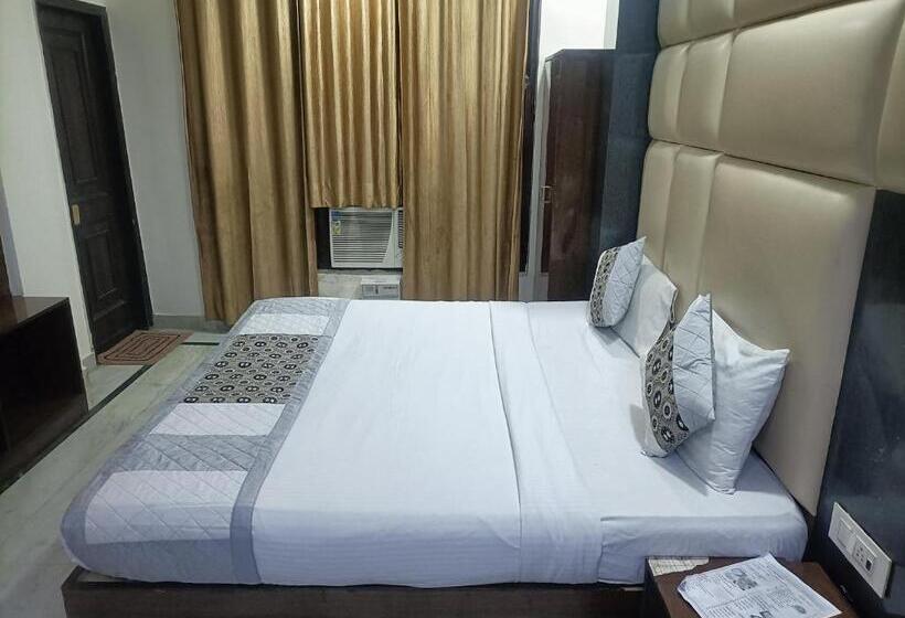 هتل King Delhi Airport