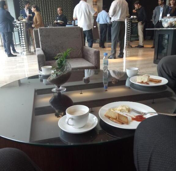 هتل King Delhi Airport