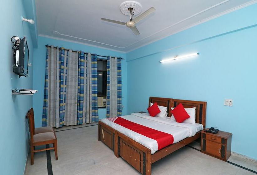 호텔 Oyo 38109 Braj Yatra Dham