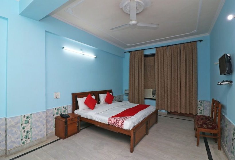 호텔 Oyo 38109 Braj Yatra Dham