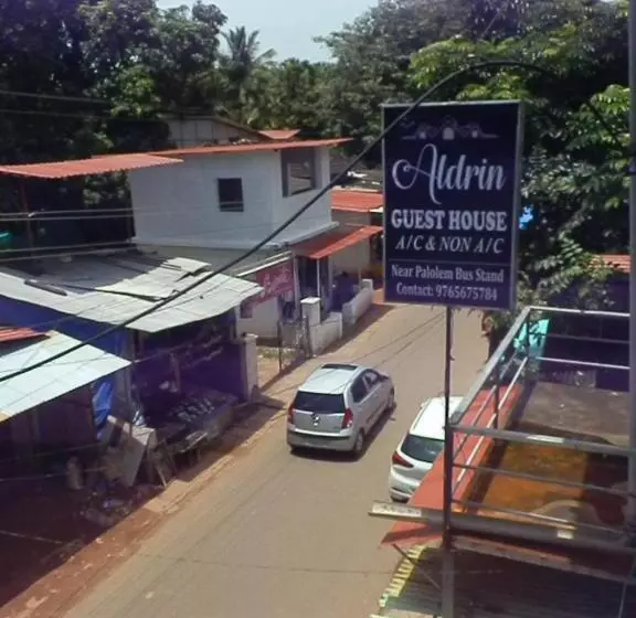 ペンション Aldrin Guest House