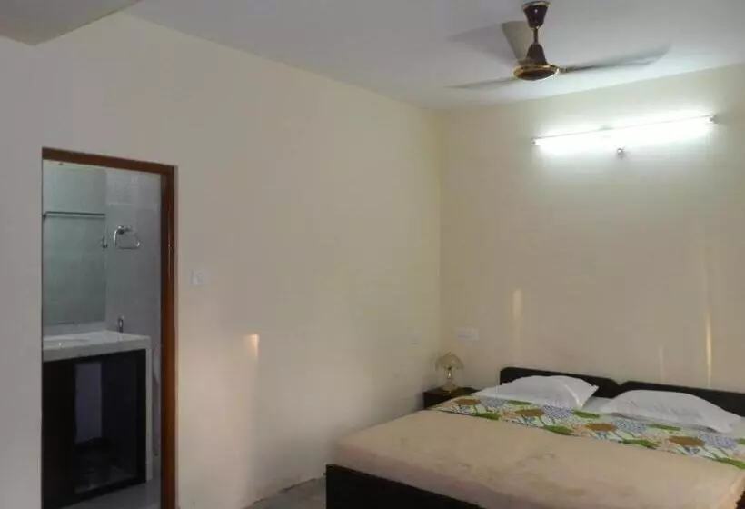 ペンション Aldrin Guest House