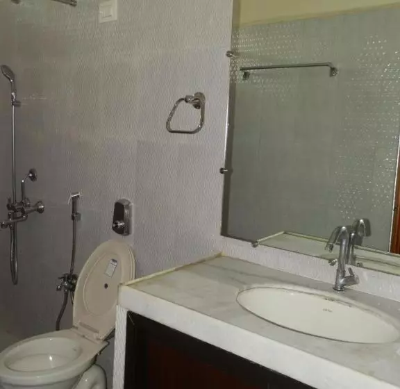 ペンション Aldrin Guest House