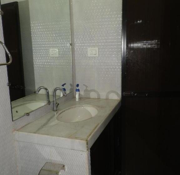 Pension (Hôtel basse catégorie) Aldrin Guest House