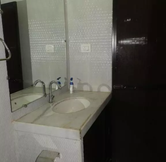 ペンション Aldrin Guest House