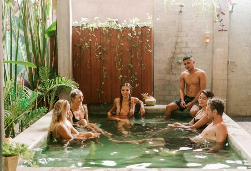 膳宿费 Loka Surf & Fitness Lodge