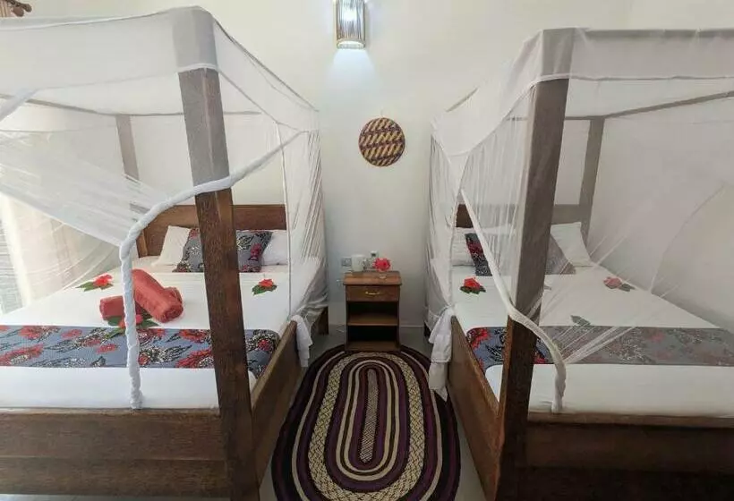 ペンション Mkadi Beach House