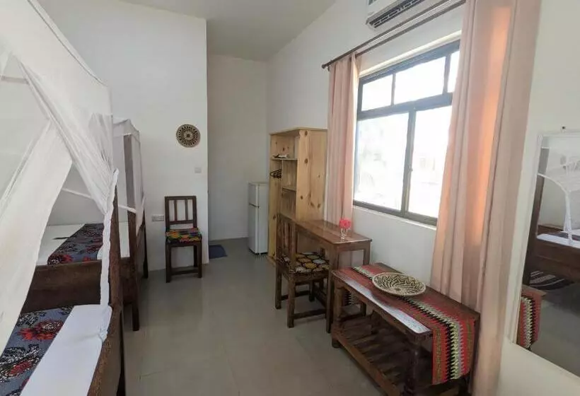 ペンション Mkadi Beach House