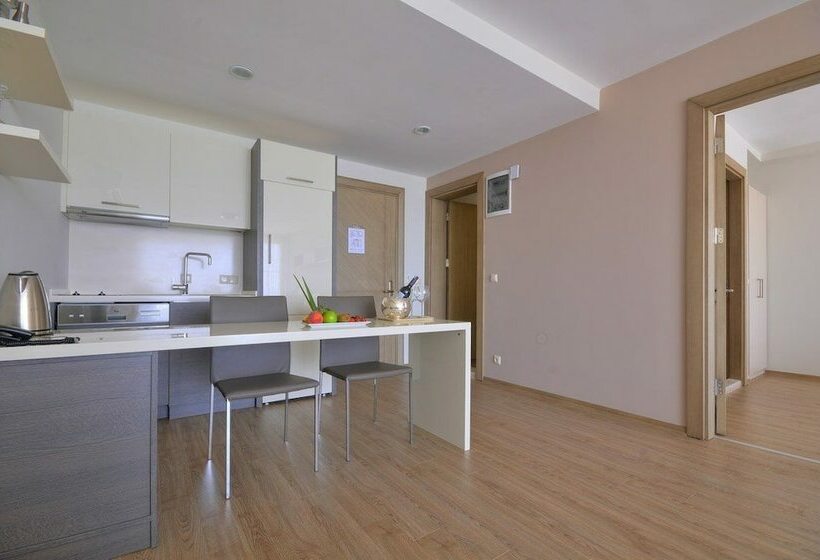 فندق Delmar Suites & Residence