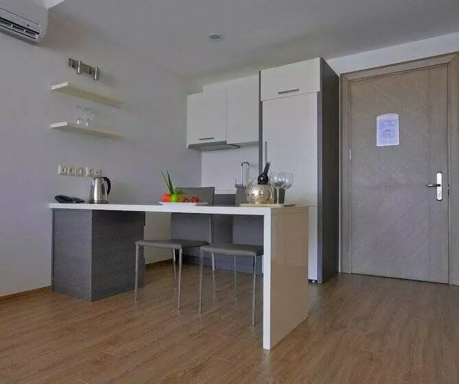 בית מלון כפרי Delmar Suites & Residence