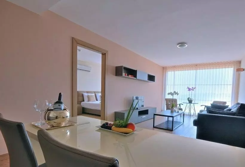 בית מלון כפרי Delmar Suites & Residence